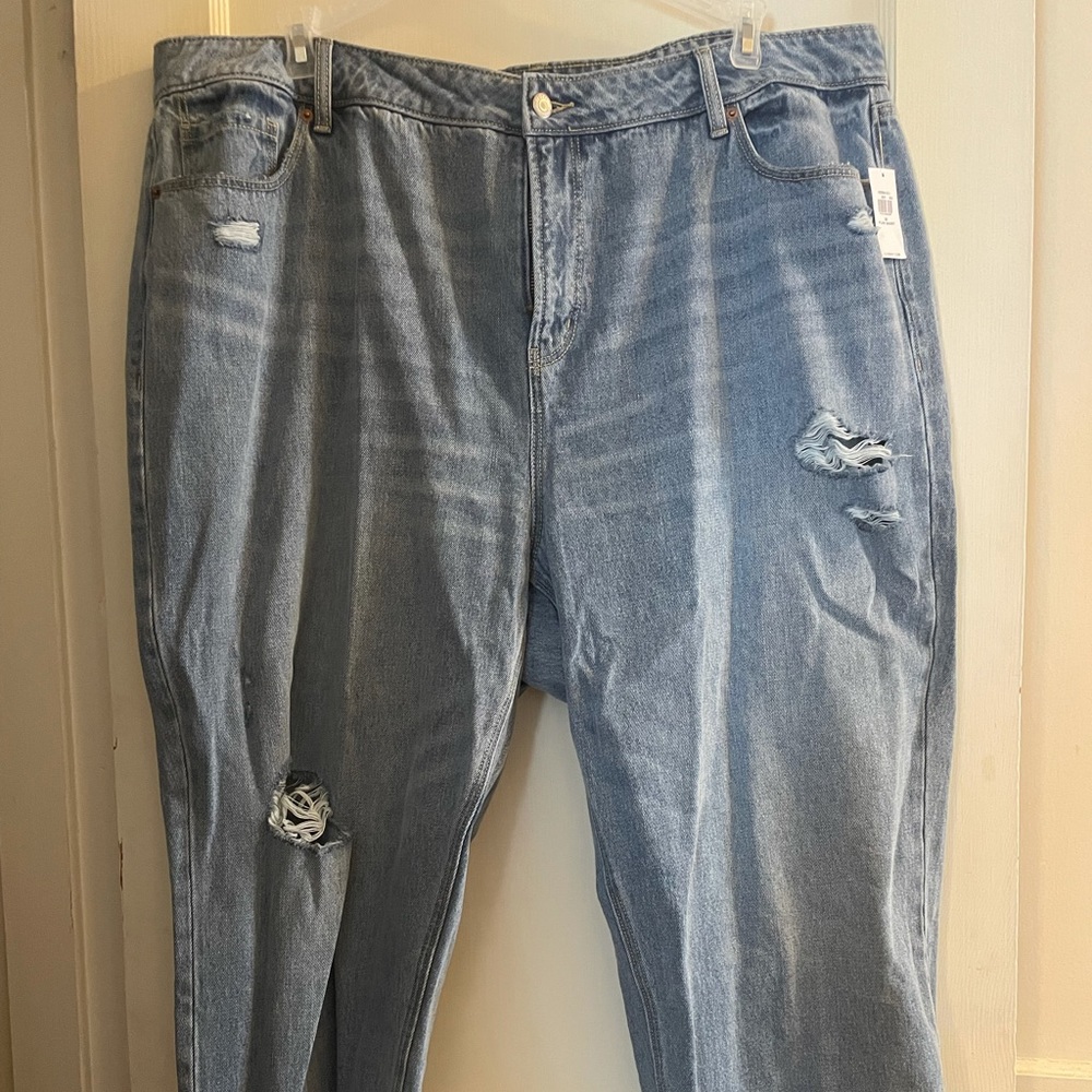 Old Navy Mom Jeans. NWT. Size 22 short